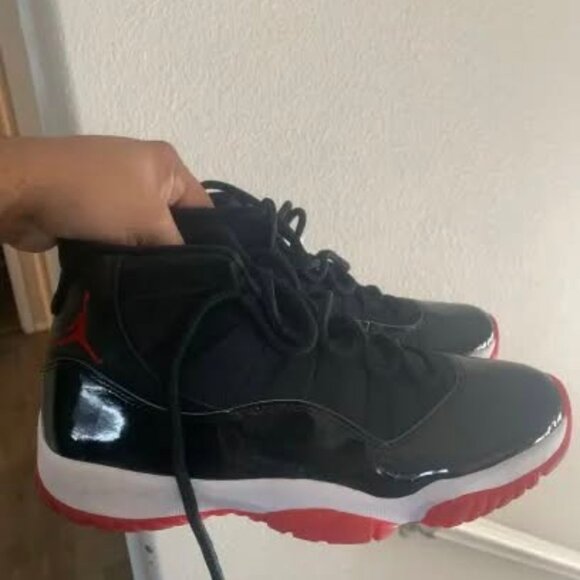 Air Jordan 11 Retro Bred 2019 - Picture 2 of 3